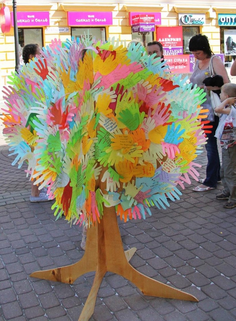 Дерево из ладошек