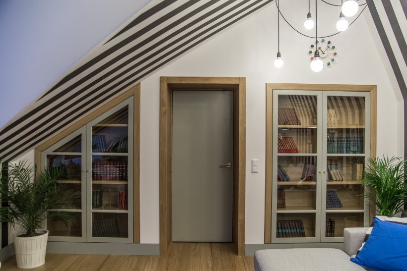 Дверь на мансарду