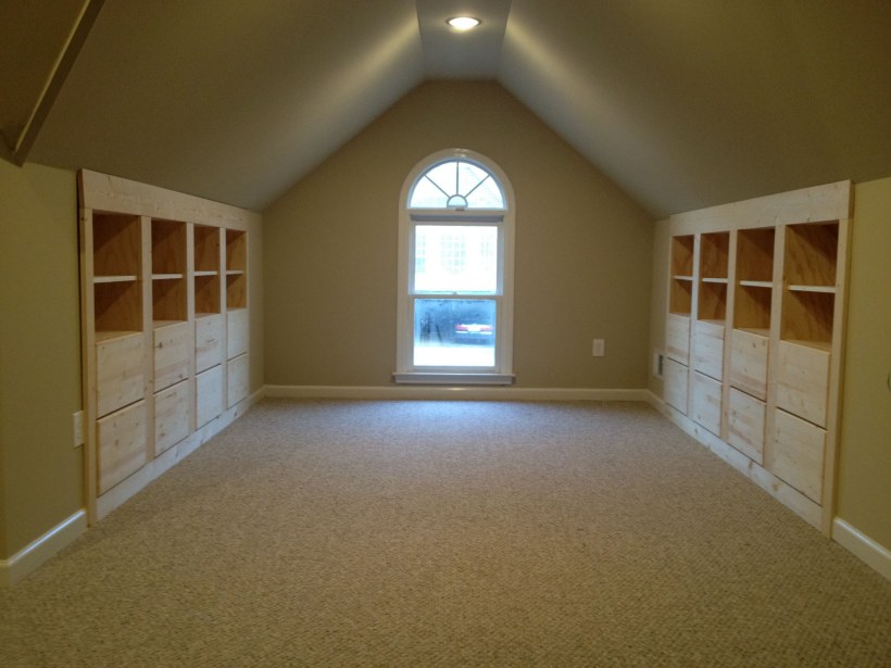 Ниши в мансарде