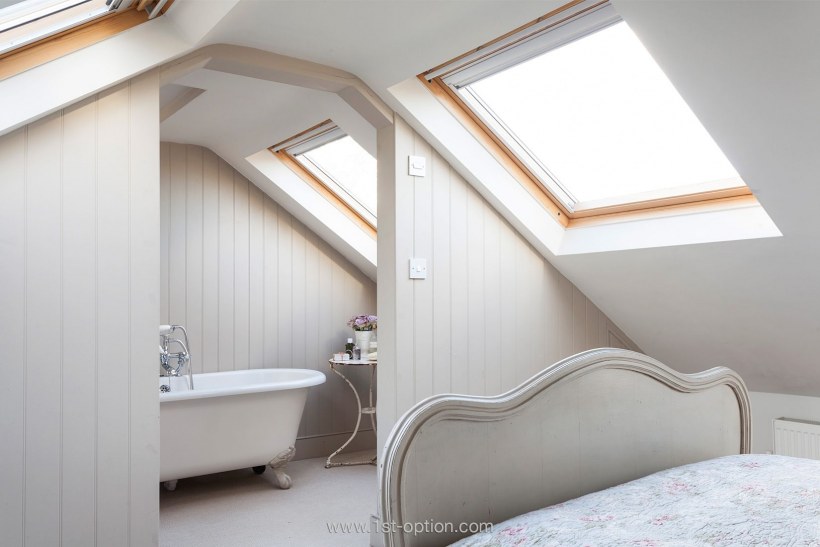 Окно в крыше мансарды