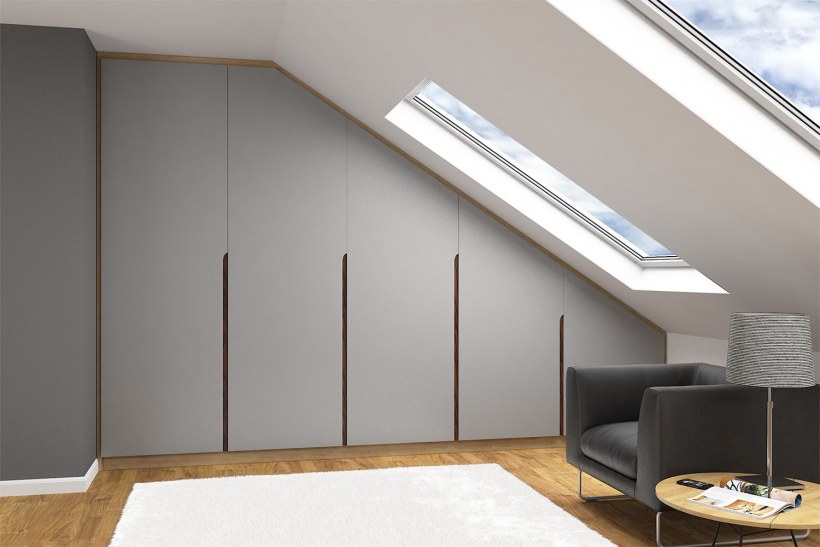 Шкаф под мансардной крышей