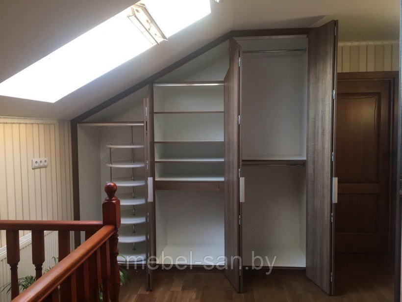 Шкаф купе для мансардного этажа