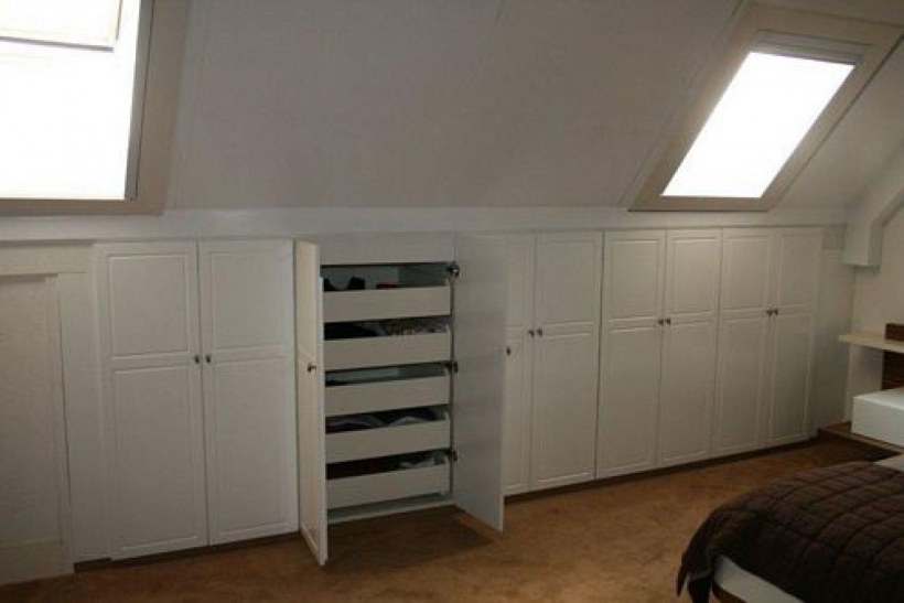 Жалюзийные дверцы на мансарде