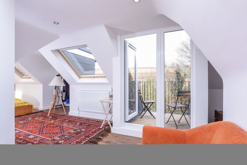 Треугольные мансардные окна