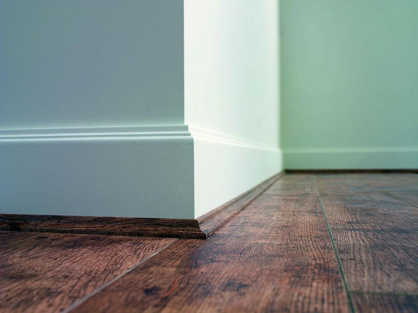 Стык пола и стены