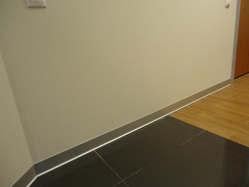 Ламинат и дверная коробка