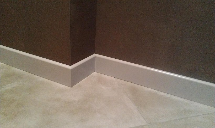 Плинтус Ultrawood Base 5748