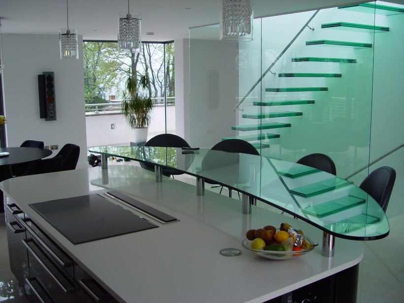 Барная стойка со стеклом