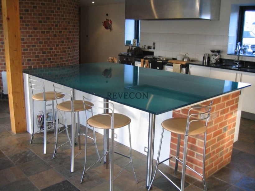 Остекленная барная стойка