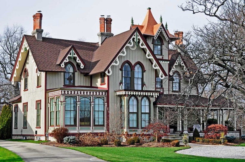 Фасад в готическом стиле