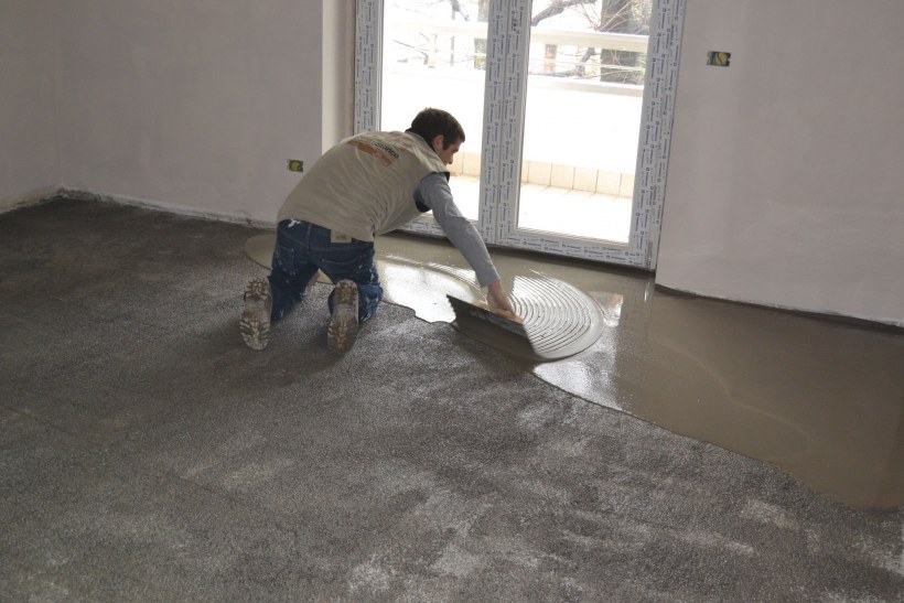 Заливка пола самовыравнивающейся смесью