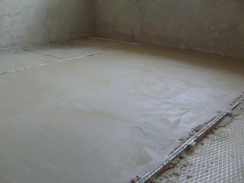 Наливной пол на стяжку с трещинами