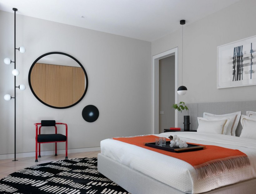 Ярко розовые стены