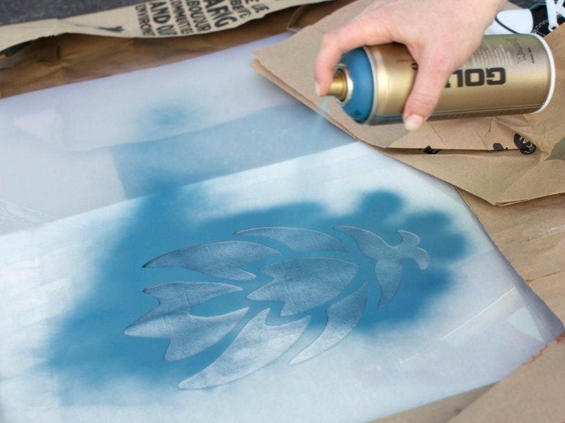 Черно-белая роспись стен в интерьере