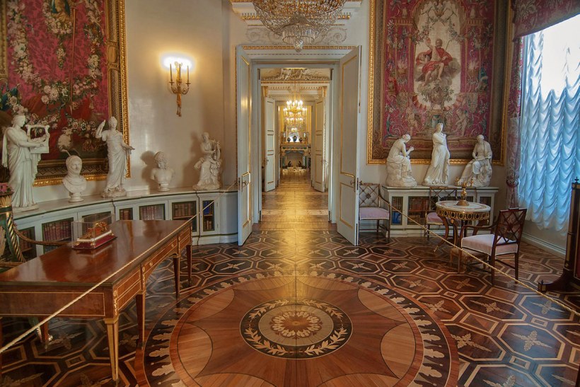 Интерьеры Павловского дворца в Санкт-Петербурге