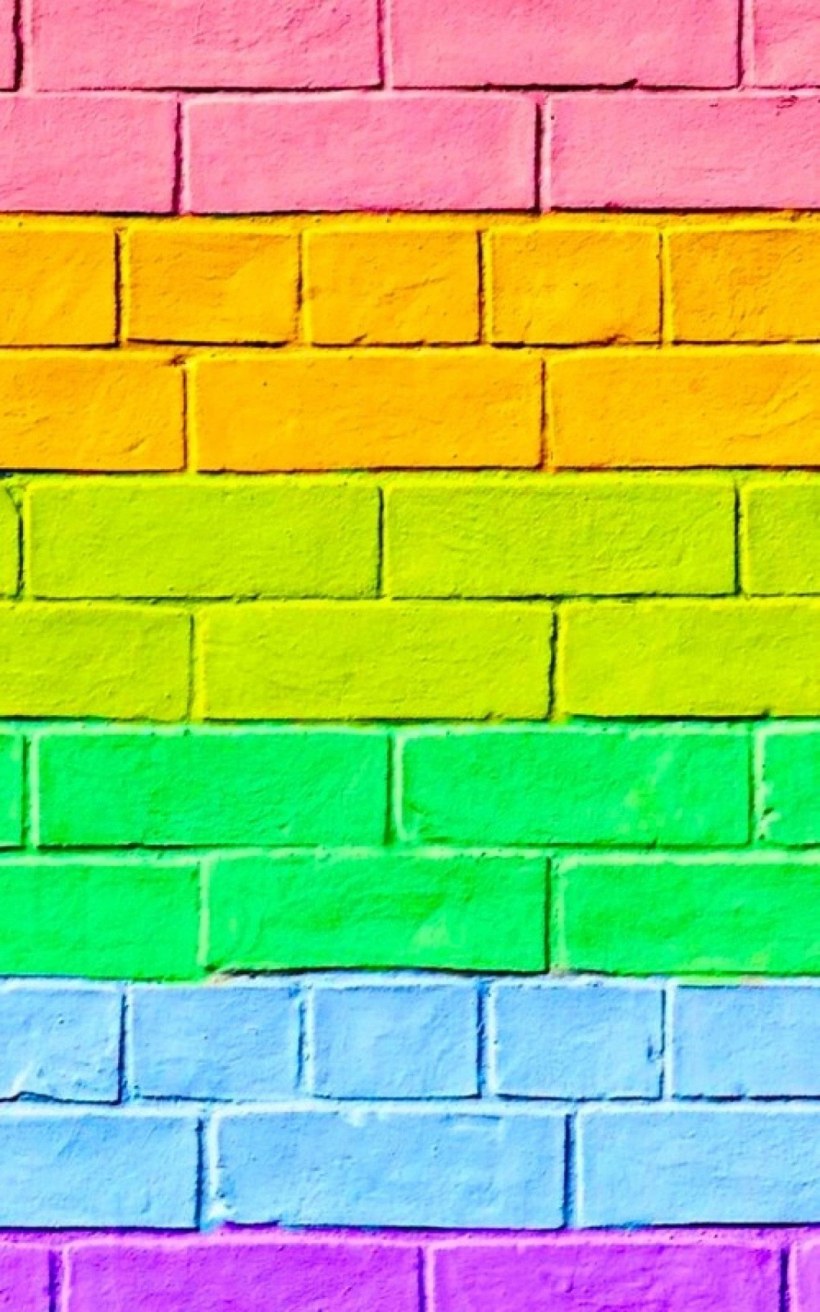 Цветная кирпичная стена