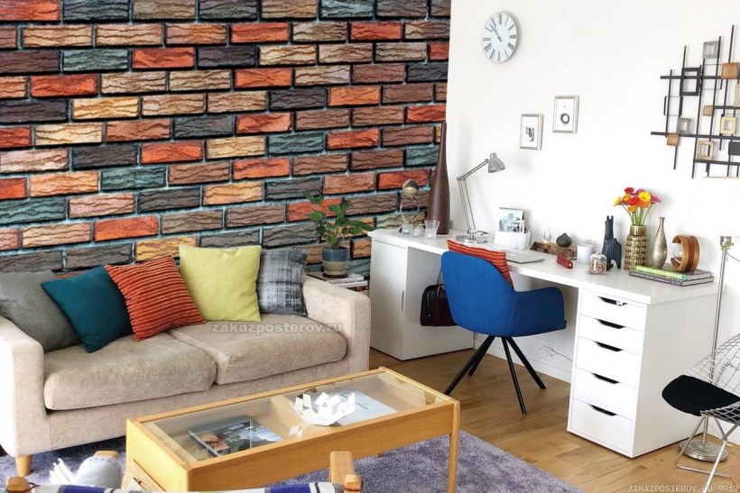 Яркая кирпичная стена