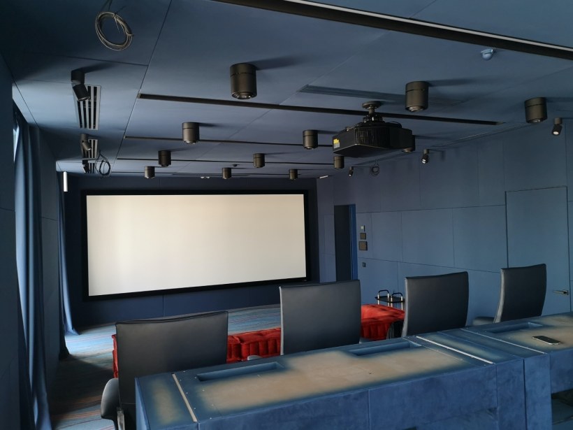 Светильник для кинозала