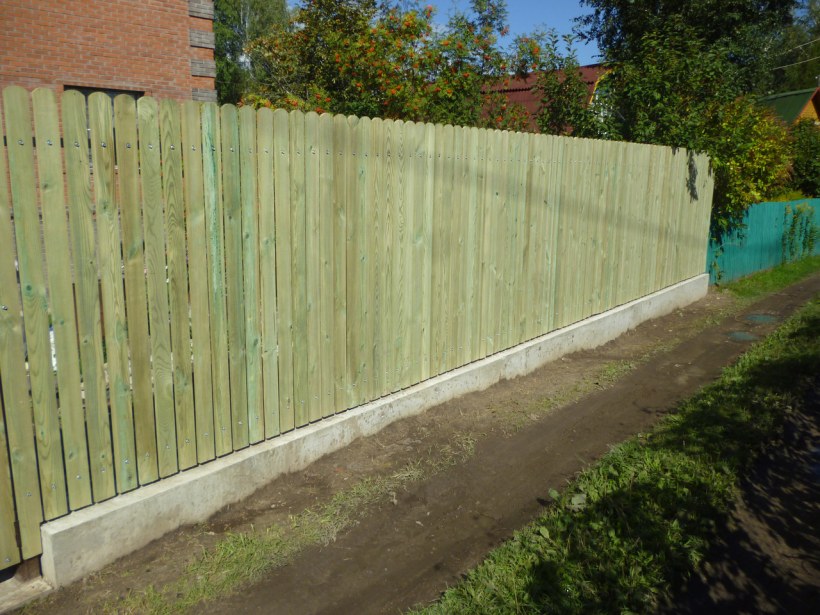 Забор штакетник деревянный