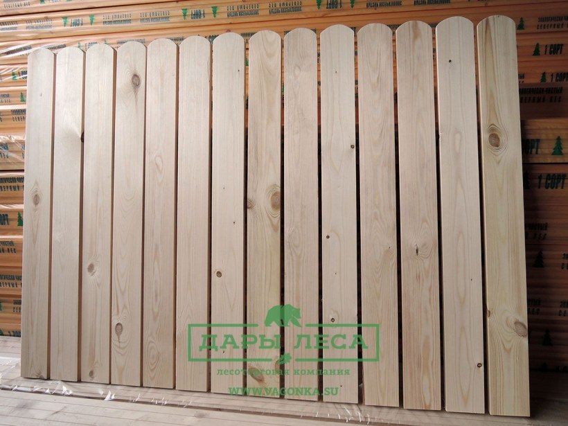 Сплошной забор из дерева