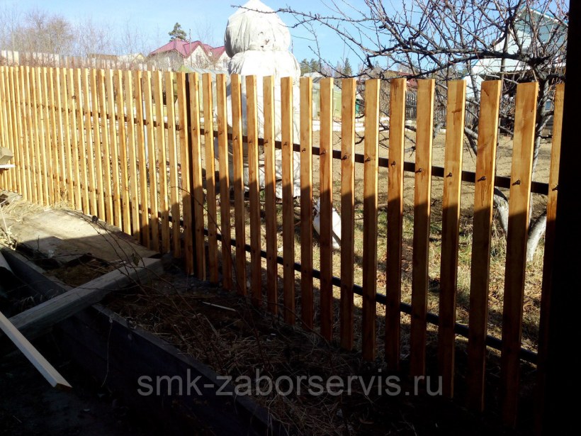 Забор из штакетника