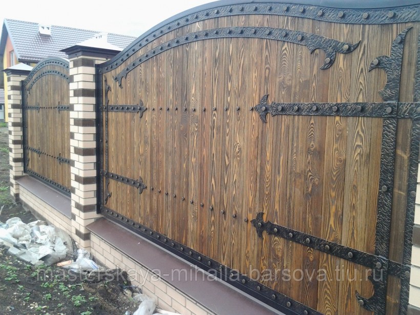 Забор из штакетника деревянного