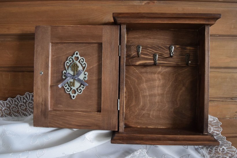 Ключница деревянная