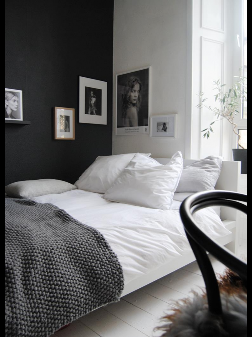 Черно белая спальня