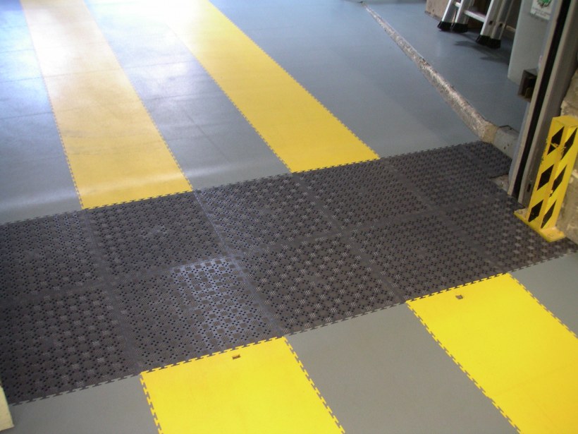 Резиновое покрытие для промышленных полов