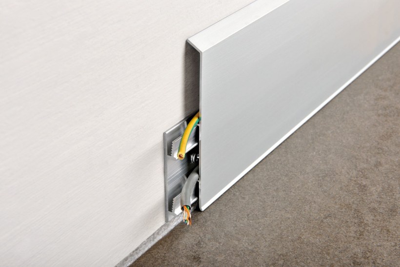 Алюминиевый плинтус пт80