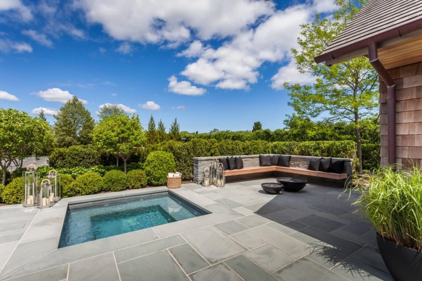 Задний двор коттеджа