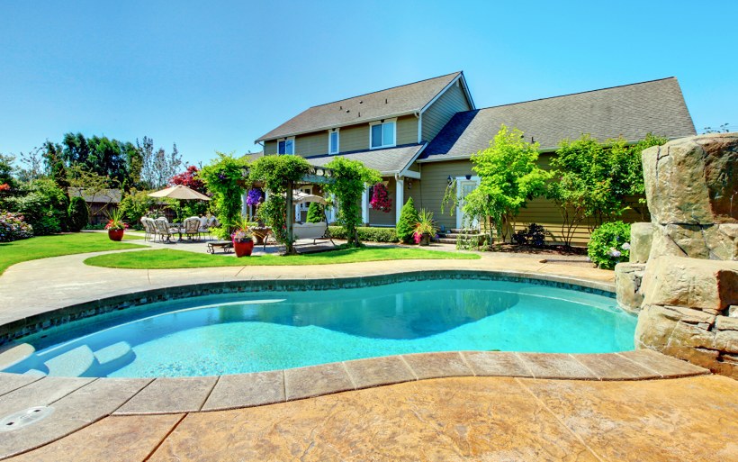 Частный дом с бассейном