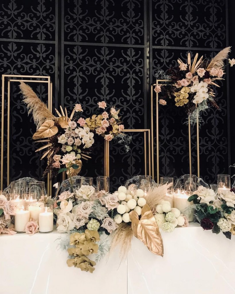 Свадебный президиум с перьями