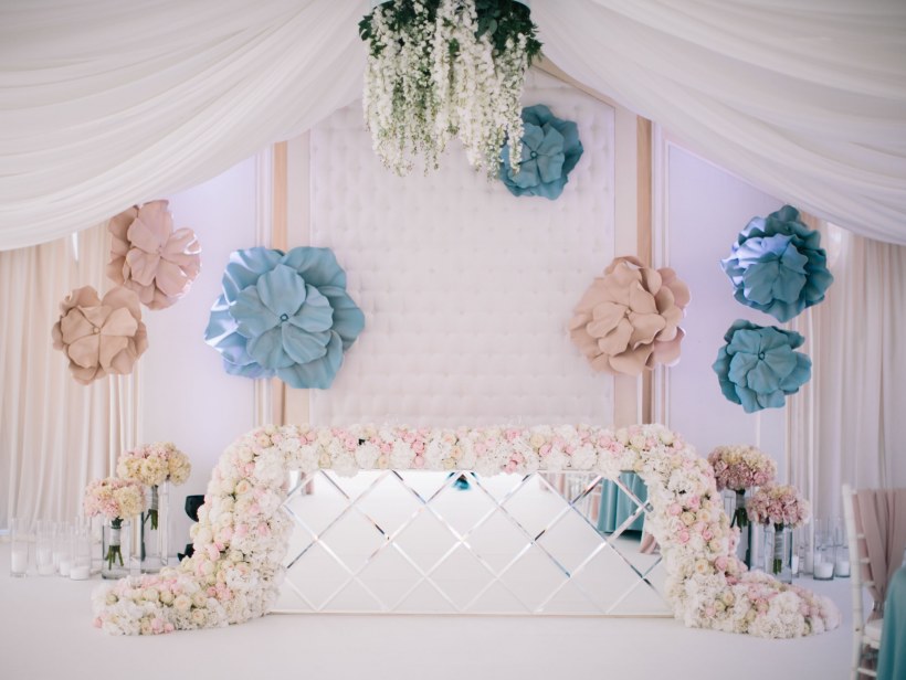 Современное украшение зала на свадьбу тенденции