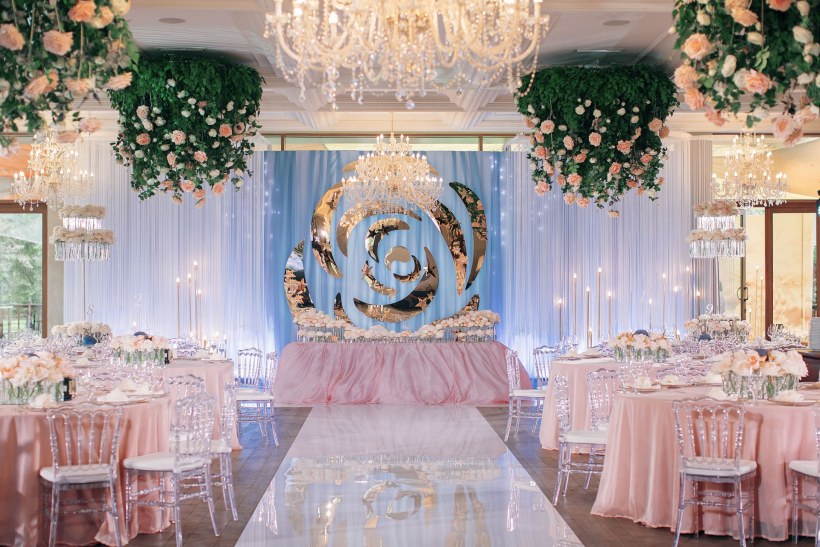 Невероятное украшение свадебного зала