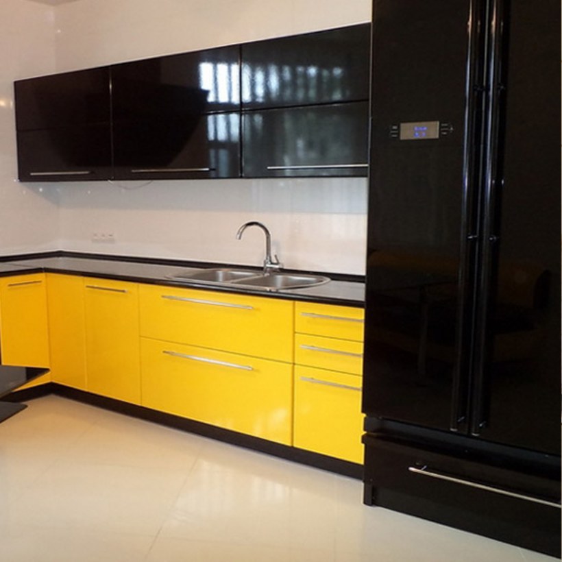 Кухонный гарнитур желтый с черным