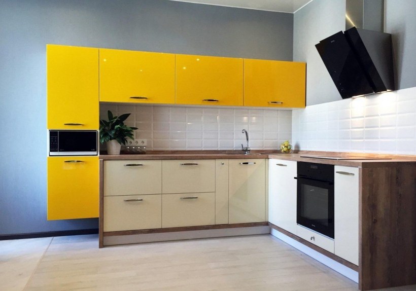 Желто бежевая кухня
