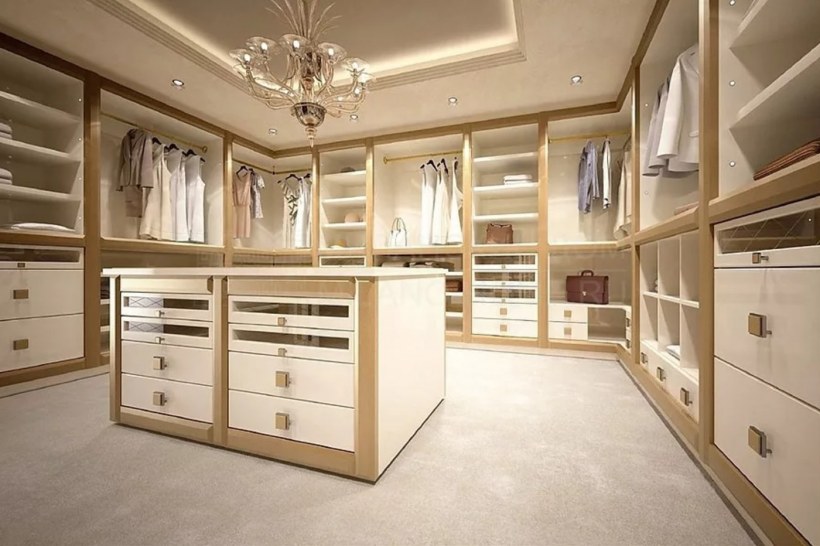 Светлая гардеробная