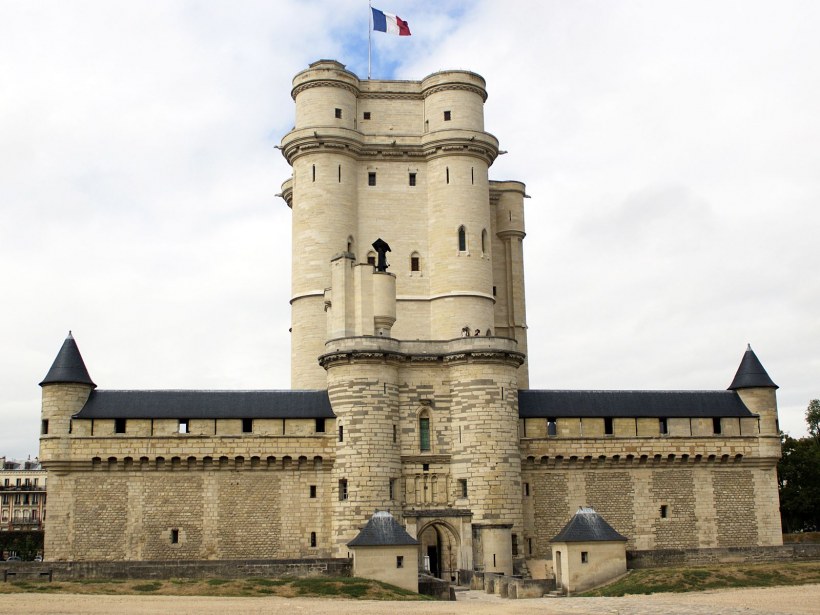 Романский замок донжон