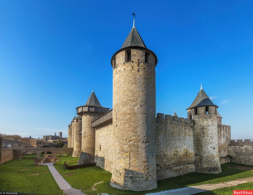 Романский донжон