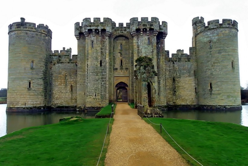 Замок Бодиам Англия романский стиль