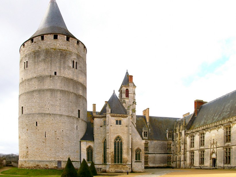 Донжон замка Шатоден