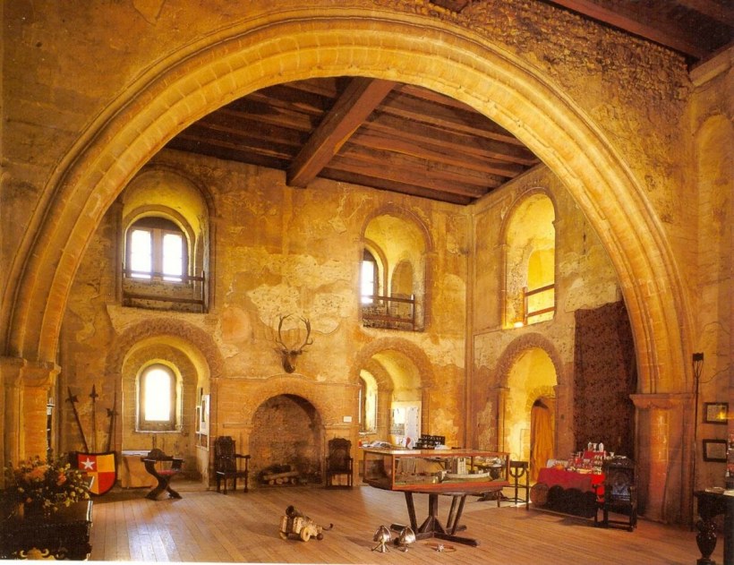 Интерьер замков романского стиля