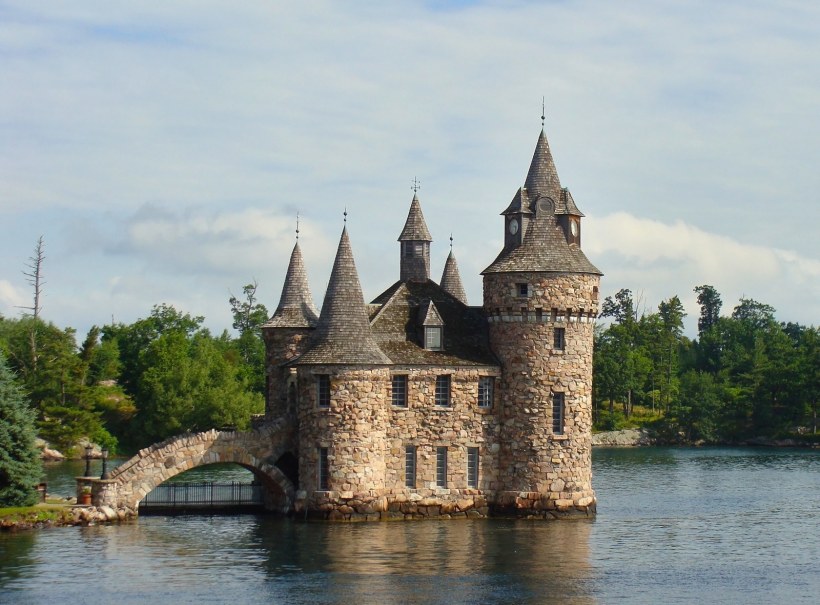 Замок крепость романский стиль