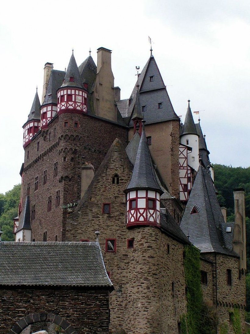 Замок в романском стиле