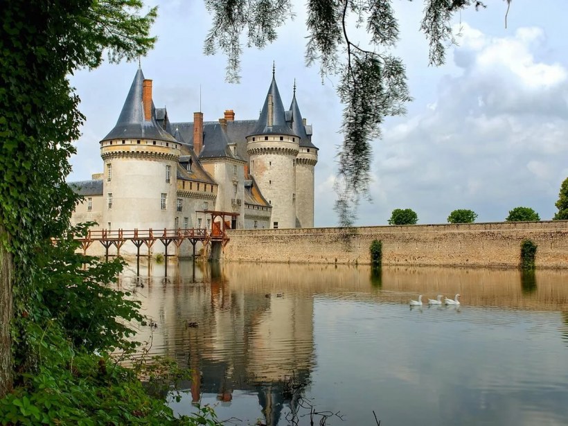 Замок Сюлли Франция