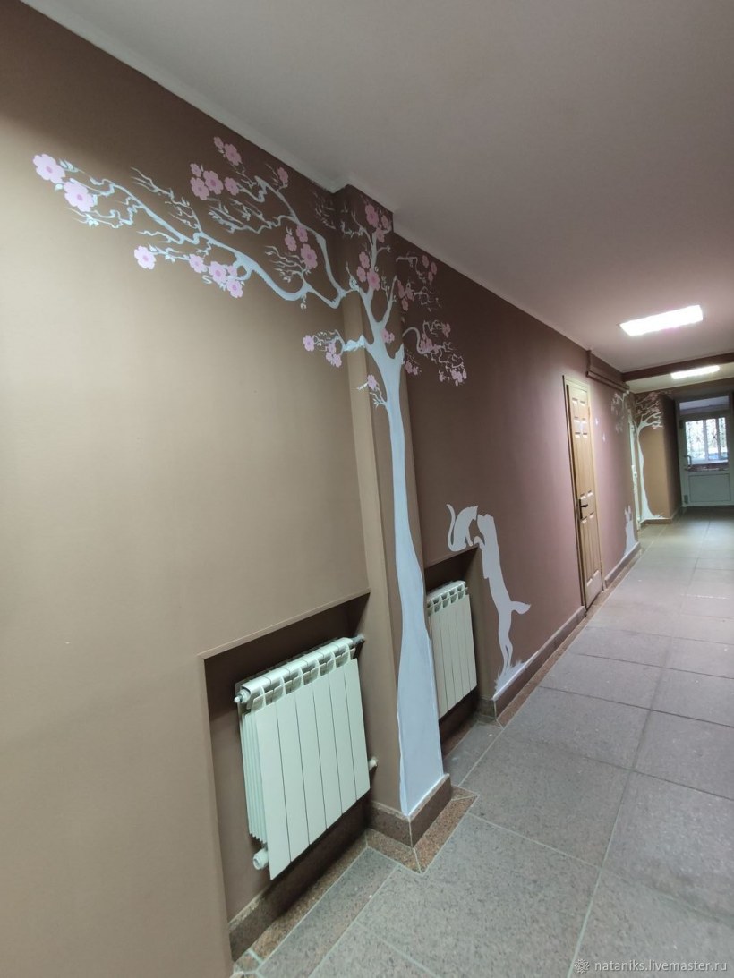 Декор стен в подъезде