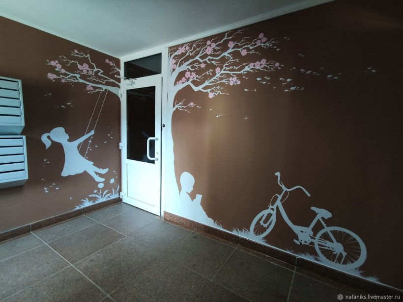 Декор стен в подъезде