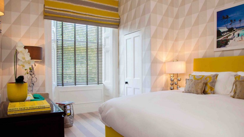 Обои в спальню комбинированные