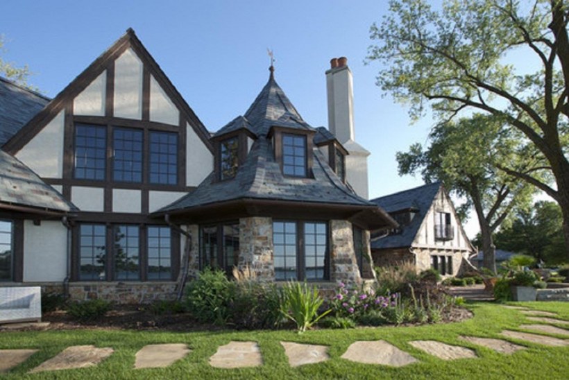 Стиль Тюдор (Tudor Revival Cottage)